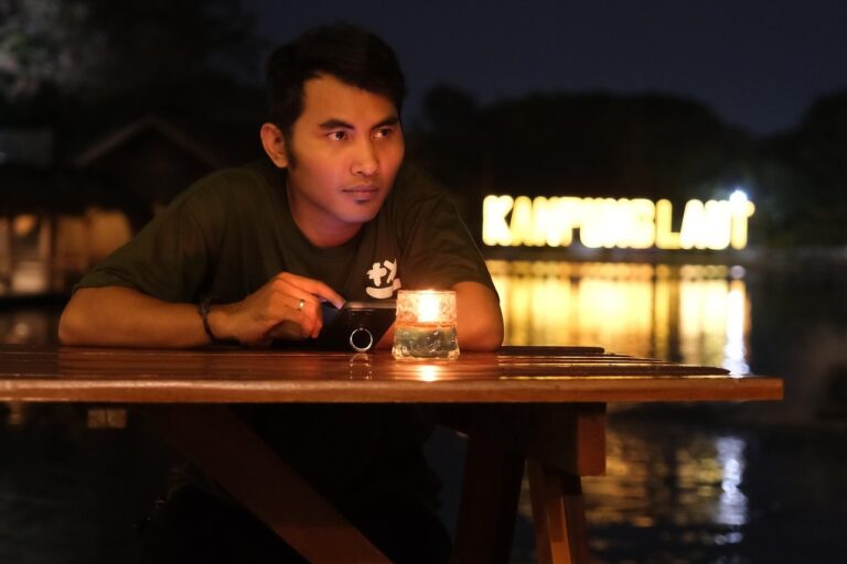 パララックス効果の作り方｜スクロール連動の演出テクニック【コード付き】